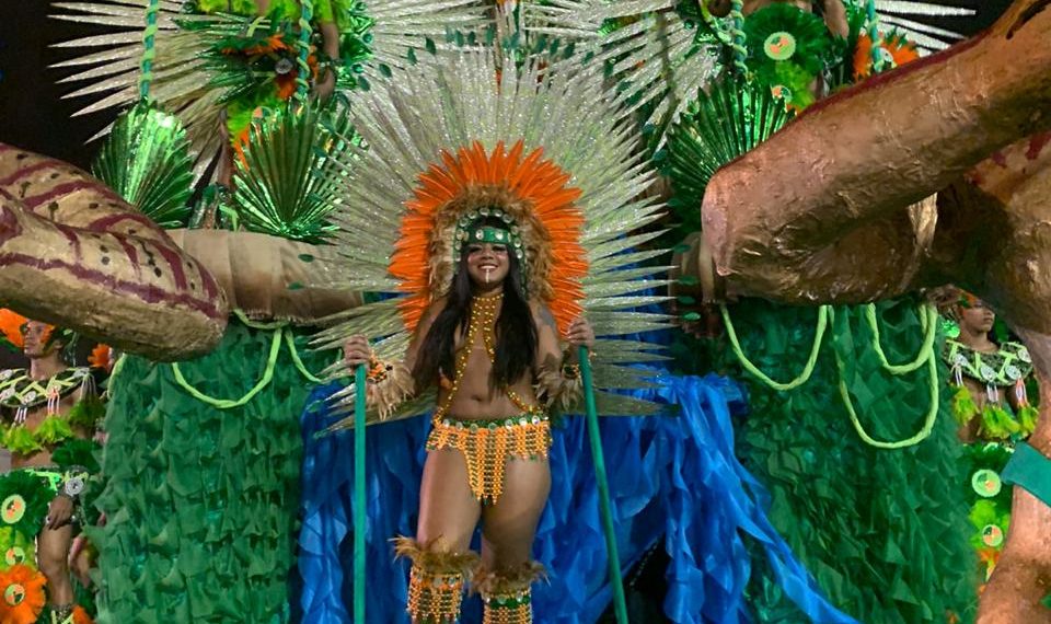 O belo exemplo da Flor do Samba, com trabalho cedo, em sua sede, e a escolha de Chico Coimbra para enredo!