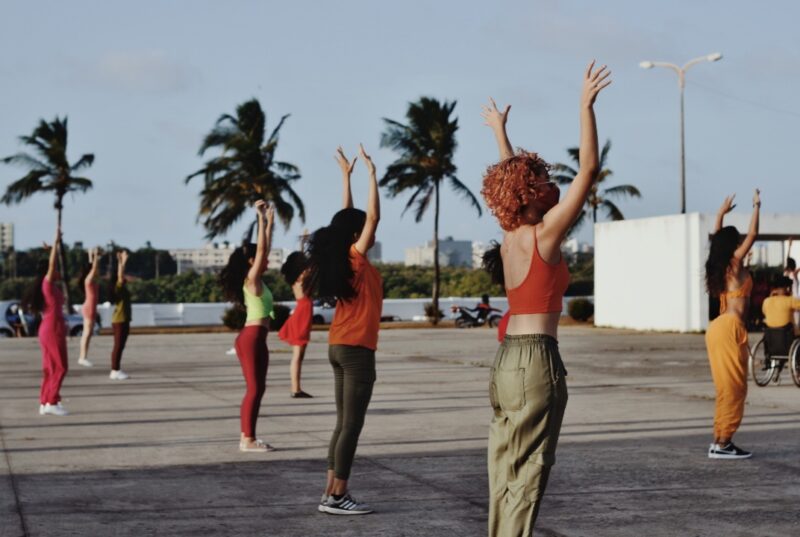 Bailarinos gravam clipe para campanha