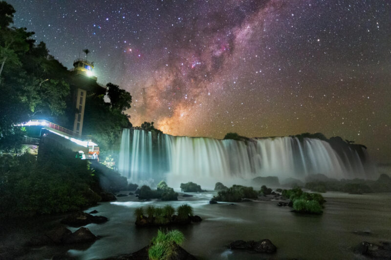 Fotografia da Via Láctea nas Cataratas do Iguaçu entre as melhores do mundo