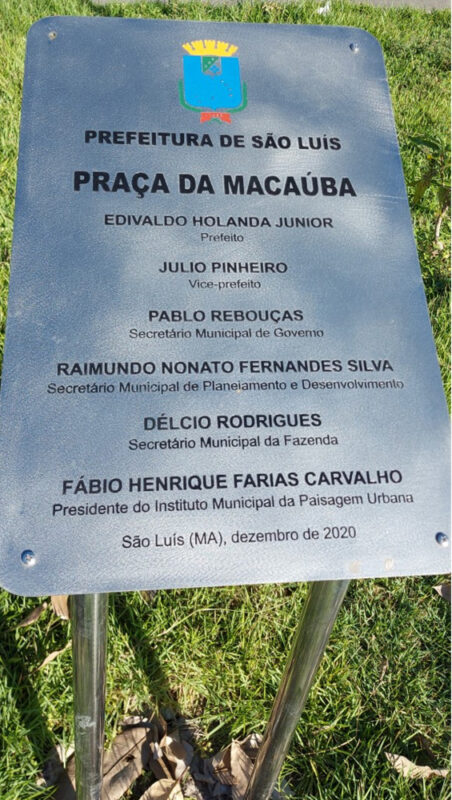 No letreiro deveria constar Praça João Evangelista, em memória do jovem idealista morador do local – Arquivo: Herbert de Jesus Santos