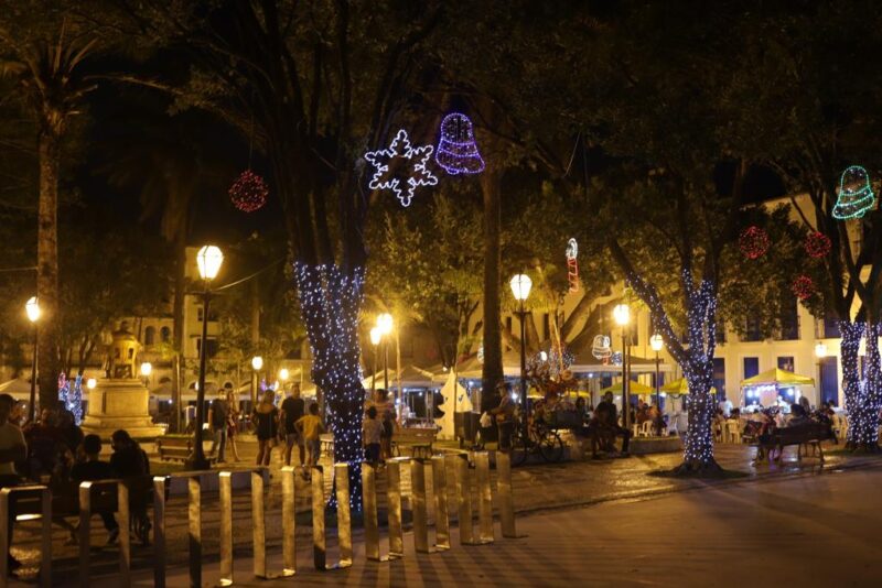 Decorações no coração da cidade, a Praça João Lisboa – Foto: Fernanda Bordalo