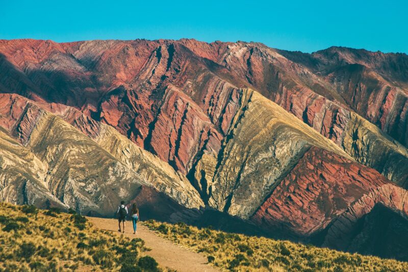 As montanhas que se multiplicam em cores, obras da natureza – Foto: Divulgação