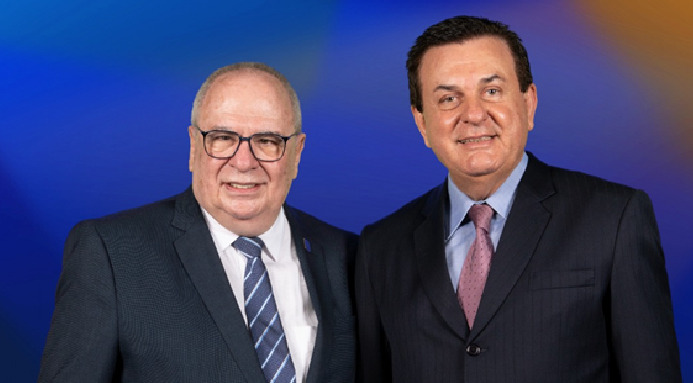 Valter Patriani, Personalidade de Vendas 2021 (esq) e o presidente da ADVB, Aristides Cury - Foto: Divulgação