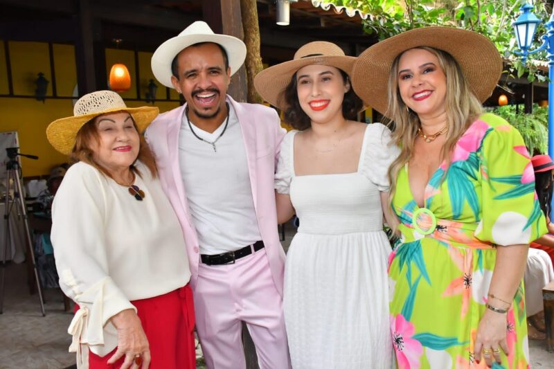 William Santos entre Dilma Tavares, Ananda Brandão e Ilka Brandão – Foto: Divulgação