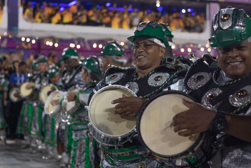 A bateria Tabajara da Zona Oeste de Mestre Riquinho – Foto: Reprodução