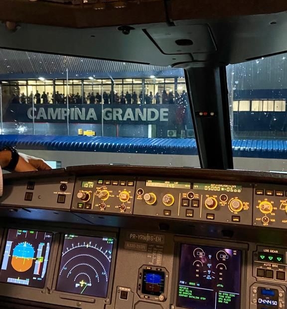 Aeronave pousando em solo na cidade de Campina Grande - Foto: Reprodução