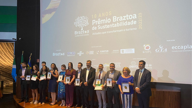 O Secretário Municipal de Turismo de São Luís Saulo Santos, recebeu o prêmio juntamente com os 10 vencedores - Foto: Divulgação