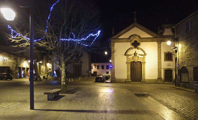 Praça D. Dinis e Igreja da Misericórdia, em Trancoso na Bahia – Foto; Reprodução
