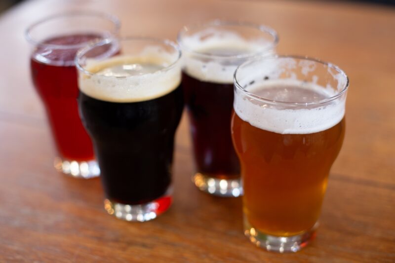 As atrações começam pelo tap de 42 torneiras, com cervejas para todos os gostos – Foto: Divulgação