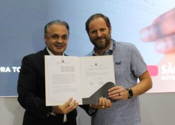 Roberto Lucena, Secretário de Turismo e Viagens de SP, e Luciano Guimarães, VP de Negócios da BeFly – Foto: Divulgação