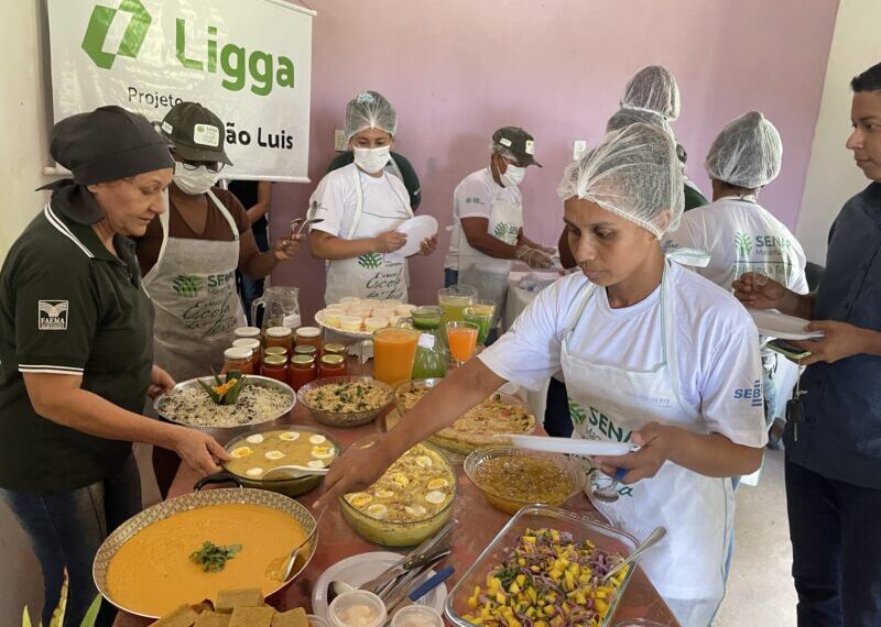 Momento da degustação de alimentos alternativos feitos pelas alunas, com a surpresa do quanto são saborosos além de nutritivos – Foto: Divulgação