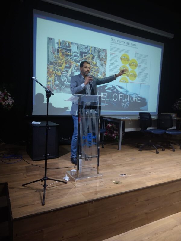 Ítalo Lemos, secretário de turismo de Grão Mogol (MG), trouxe o exemplo de estratégias usadas para atrair mais turistas para a cidade que cresceu com a mineração de diamante se vive de sua história – Foto: Divulgação