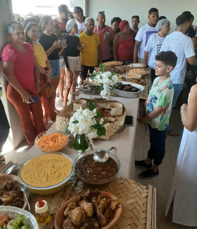 A fartura à mesa na recepção aos visitantes - Foto: Paulo Melo Sousa