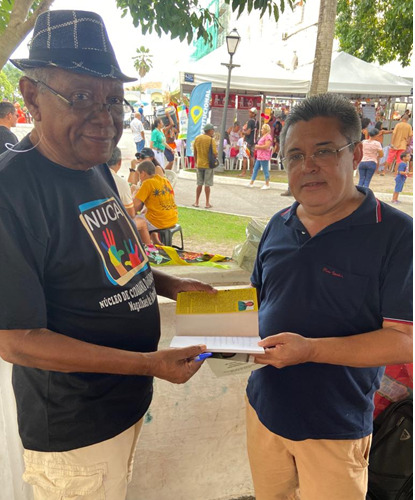 O prefeito de Guimarães, Oswaldo Gomes, adquiriu títulos de Herbert de Jesus Santos: Antes que Derramem a Lua Cheia (crônicas) e A Segunda Chance de Eurides (novela) – Foto: Uimar Júnior