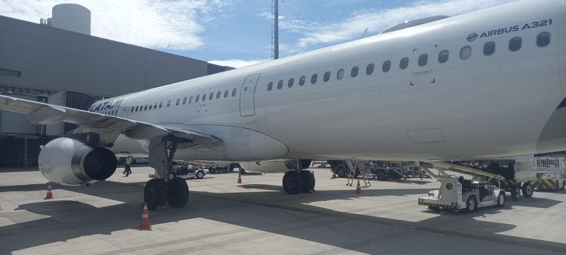 O Airbus A320 da Latam estará voando nos céus das cidades do Nordeste nas férias de julho - Foto: Gutemberg Bogéa