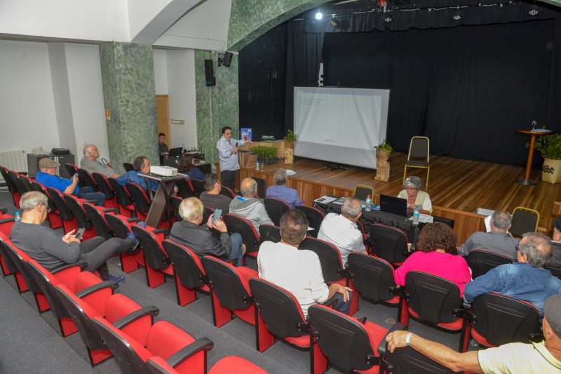 Jornalistas durante as discussões no auditório do Machadinho Thermas Resort SPA - Foto: Carlos Alberto Alves