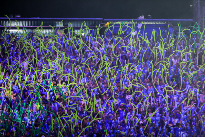 Torcida do Caprichoso colore a primeira noite do festival - Foto: Alex Pazuello