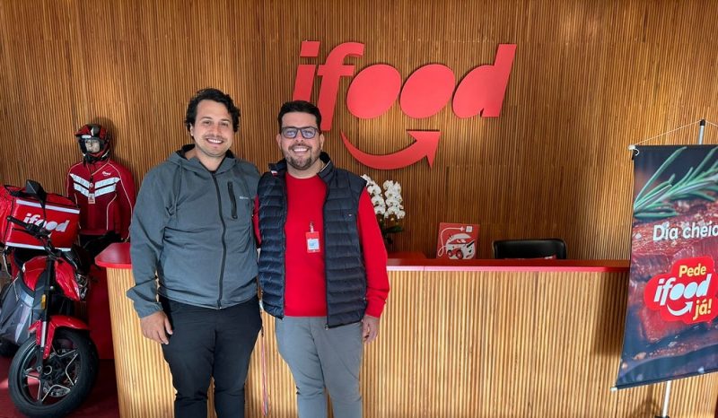 O Gerente Regional do Ifood Brasil André Catenassi recebeu o empresário maranhense Werther Bandeira (Villa do Vinho Bistrô) na sede da empresa em Osasco, na Grande São Paulo - Foto: Divulgação