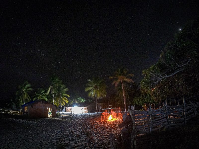 Noites estreladas na convivência em meio aos nativos - Foto: Mario Medeiros 