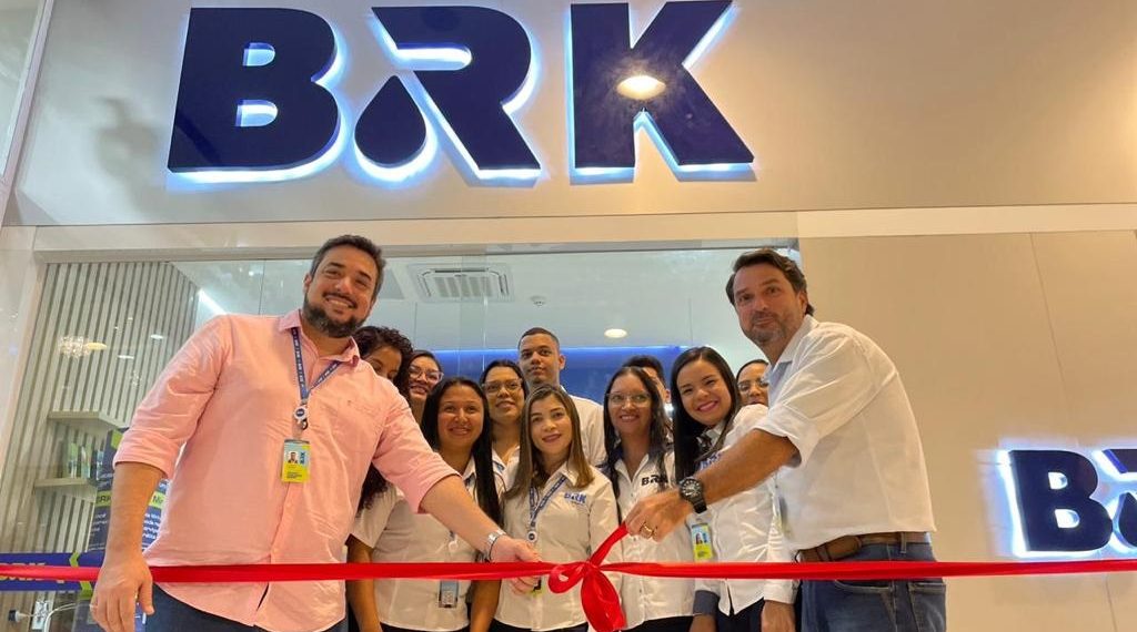 O Gerente Comercial Raniere Paiva e o Diretor da BRK Maranhão Otávio Junaqueira na inauguração da nova loja da BRK no Pátio Norte Shopping - Foto: Divulgação