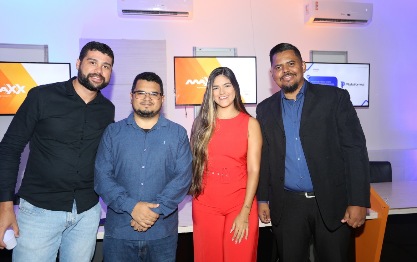 Time Comercial da Operadora Maxx: Wanderson Garcia; Macsuell Brandão; Yorrana Feitosa com o Ger. Fábio Silva - Foto: Adriana Vieira