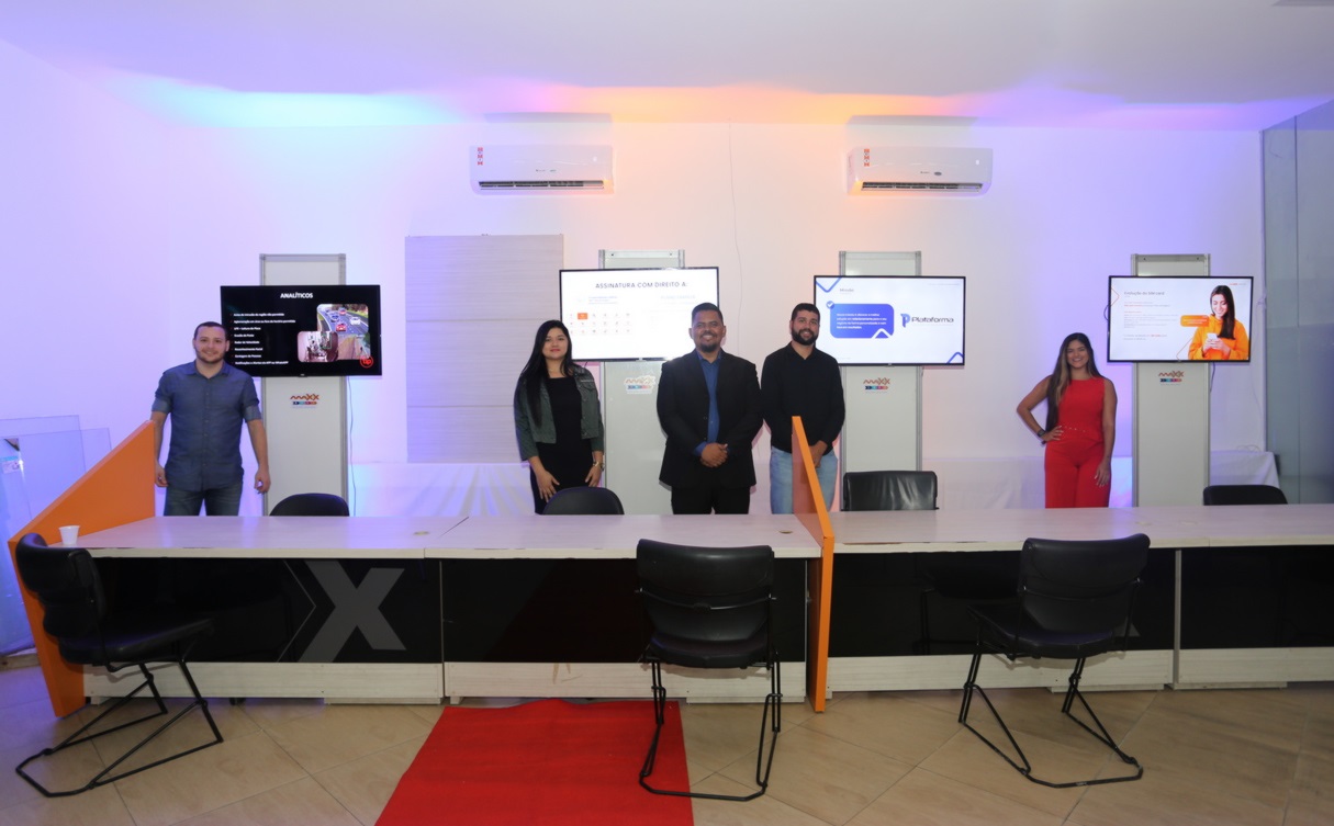 O time comercial da Maxx apresentou os novos serviços: Sistema de Monitoramento de Câmeras; Call Center; Telemedicina e Telefonia 5G - Foto: Adriana Vieira