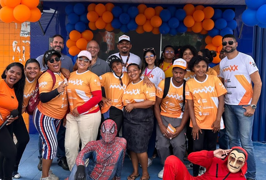O Ger. Comercial da operadora Maxx Fábio Silva, que participou da inauguração da nova loja na cidade de Santa Rita - Foto: Divulgação 