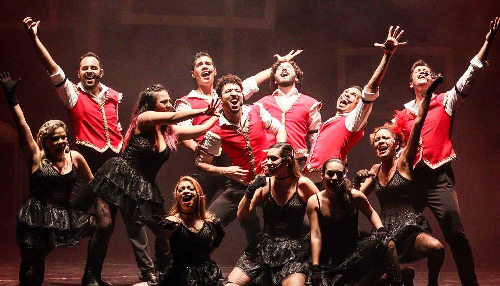 Sucesso do espetáculo “Baile das Artes” no Teatro Arthur Azevedo