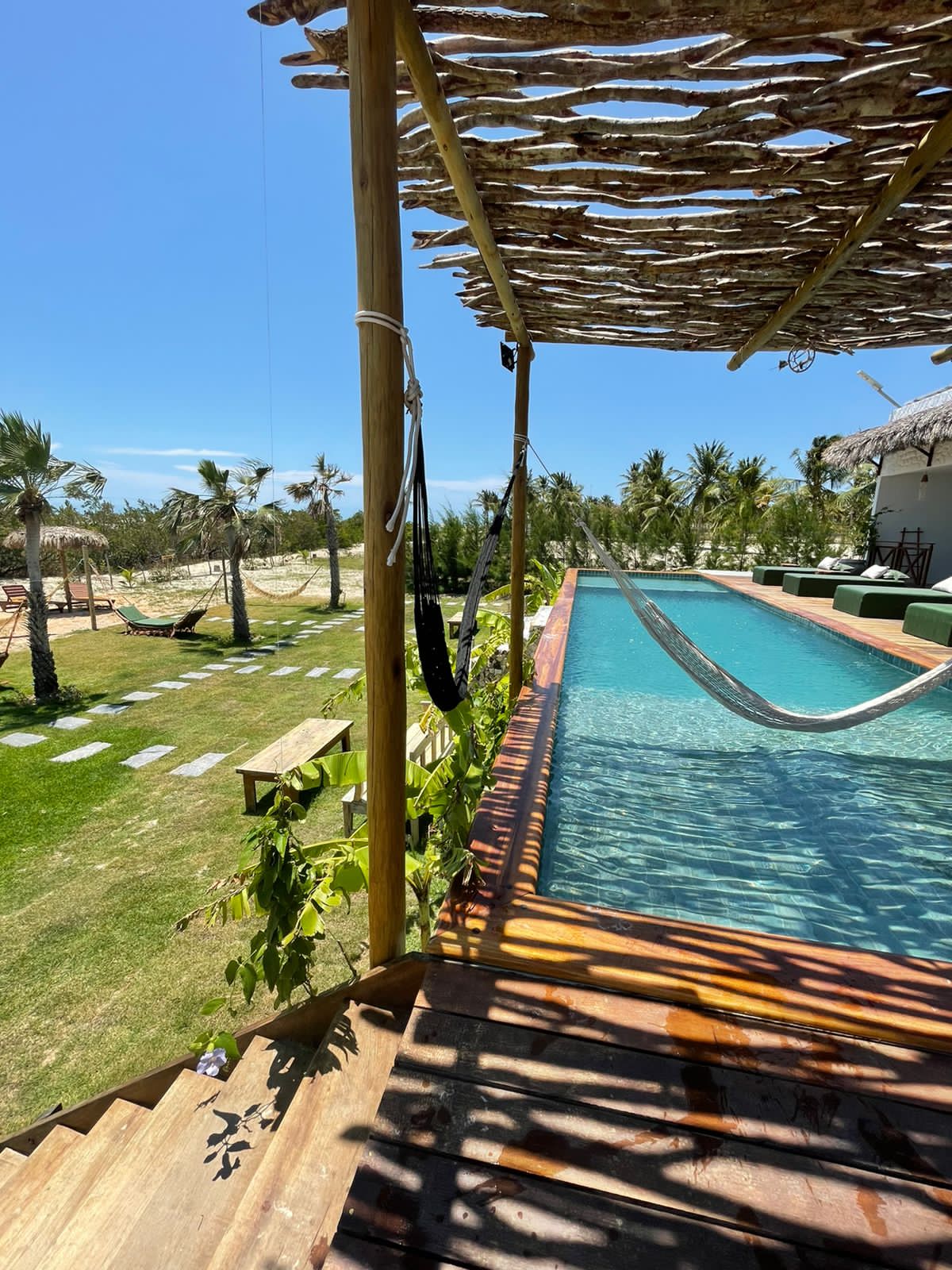 Bem amplo, o Pura Vida Hotel é um ambiente perfeito para o desconectar da vida urbana – Foto: Divulgação
