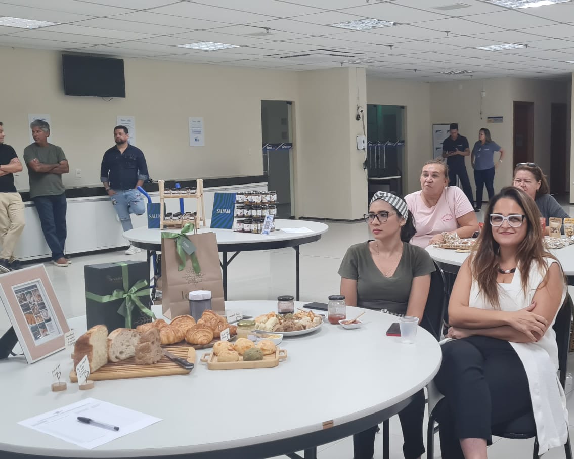 Camila Rodrigues, da Levain, aproveita encontro para sugerir opções inovadoras para atendimento do trade turístico – Foto: Divulgação