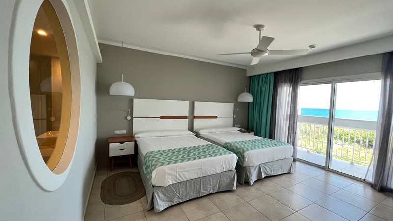 O conforto dos partamentos da unidade Vila Galé Cayo Parédon em Cuba - Foto: Divulgação