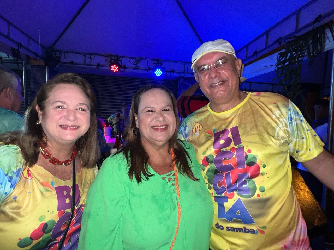 Adriana e Danielle Vieira com José Domingues Neto - Foto: Divulgação