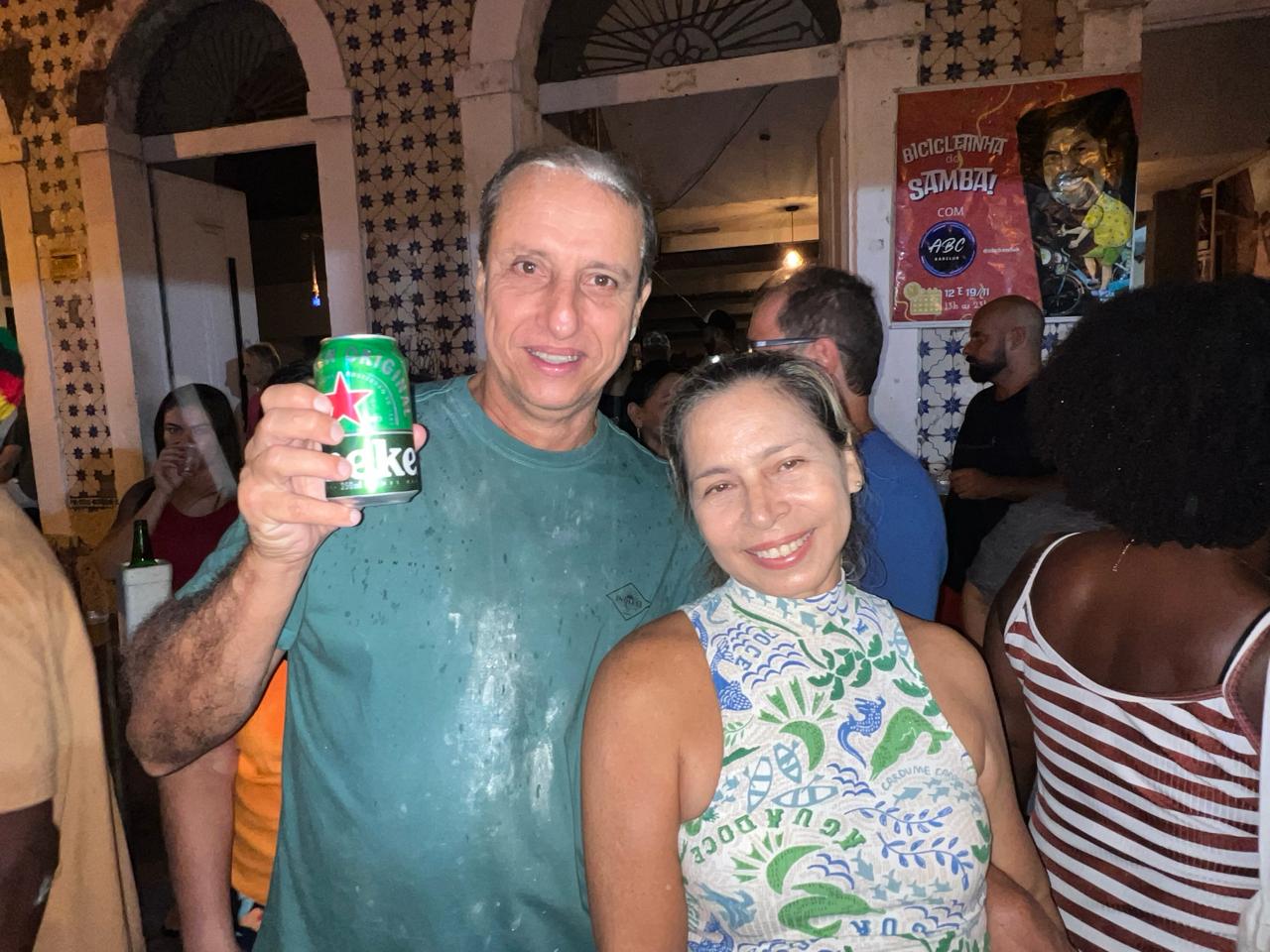O casal de animados foliões Alexandre Rezende e Teka Lopes – Foto: Danielle Vieira