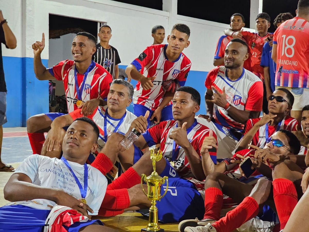 Atletas do futebol masculino vencedores da Taça das Estrelas - Foto: Hewerton Souza