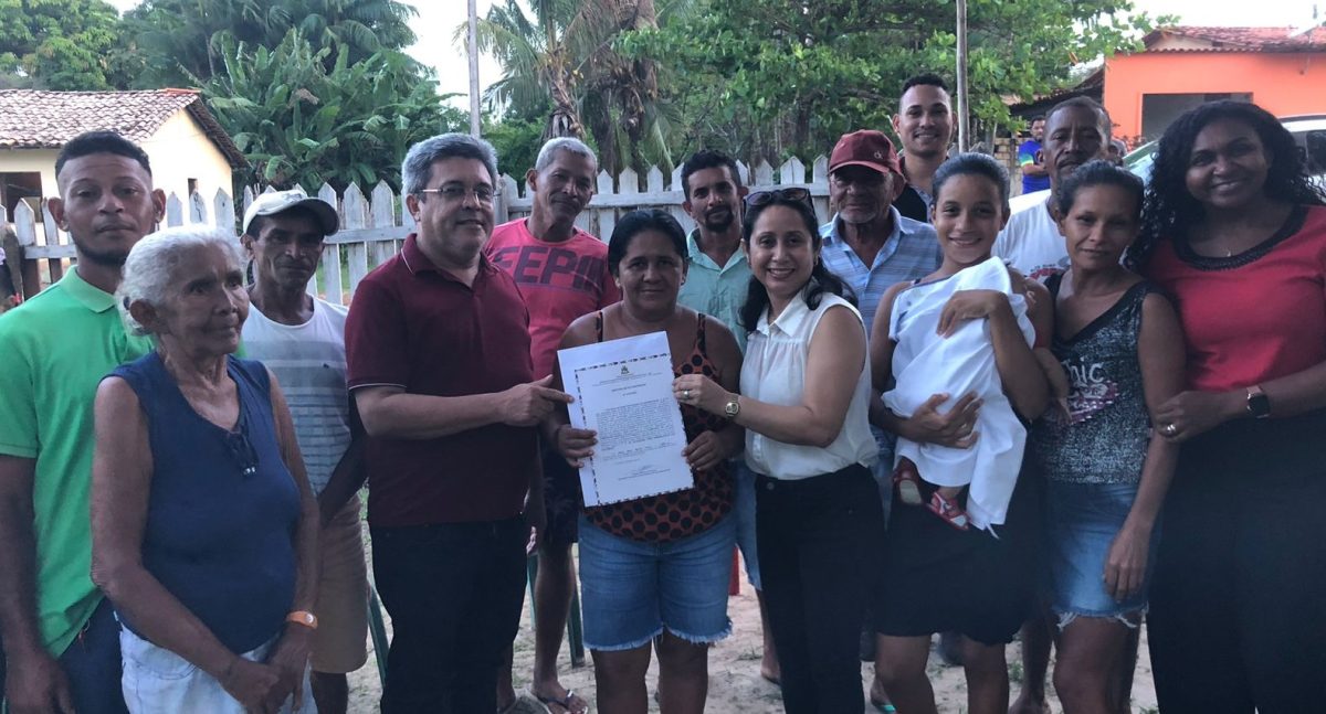 Osvaldo Gomes faz a entrega dos Certificados Quilombolas no município de Guimarâes - Foto: Hewerton Souza