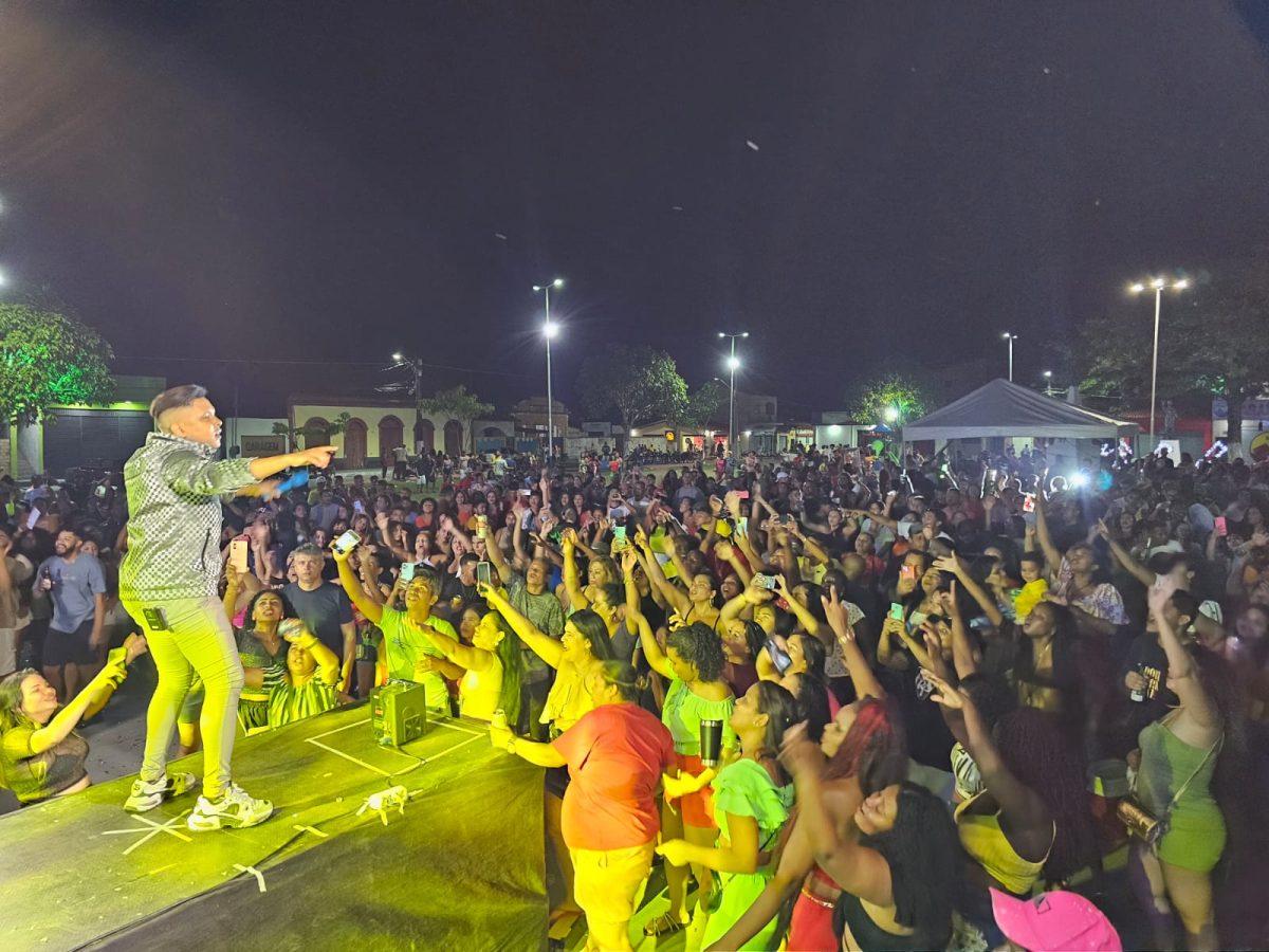 Público esbanja energia para curtir o som do talentoso Luan Costa - Foto: Hewerton Souza