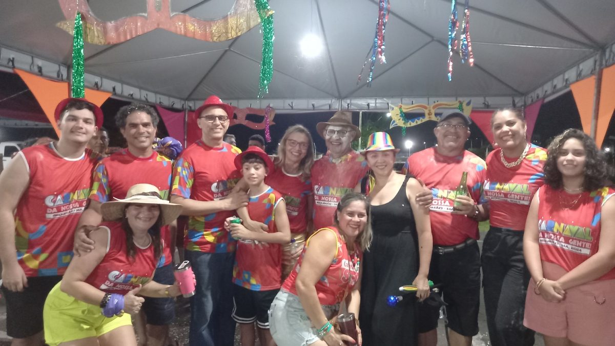 O Prefeito João Martins, o ex-Prefeito Zé Martins, o Secretário de Cultura e Turismo, Rodrigo Martins e o Secretário de Planejamento, José Orlando com familiares no tradicional Circuito Passarela do Samba – Foto: Gutemberg Bogéa