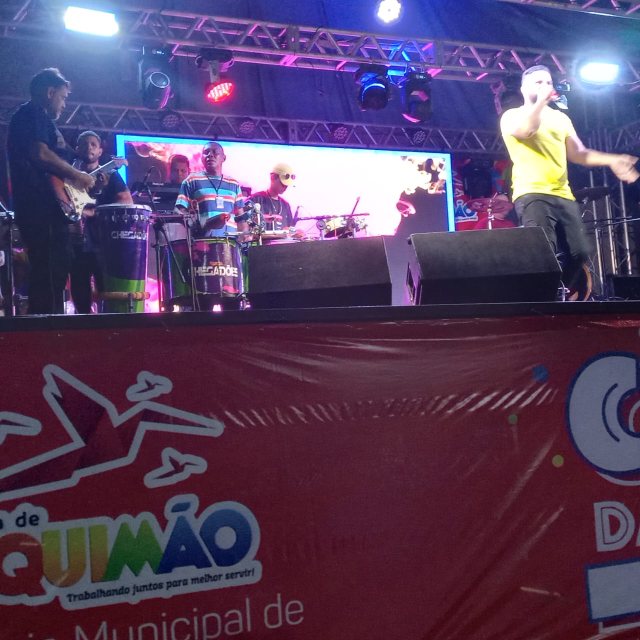 Uma das atrações do carnaval, a Banda Chegadões fez a festa no palco da Praça 2 de Novembro – Foto: Divulgação