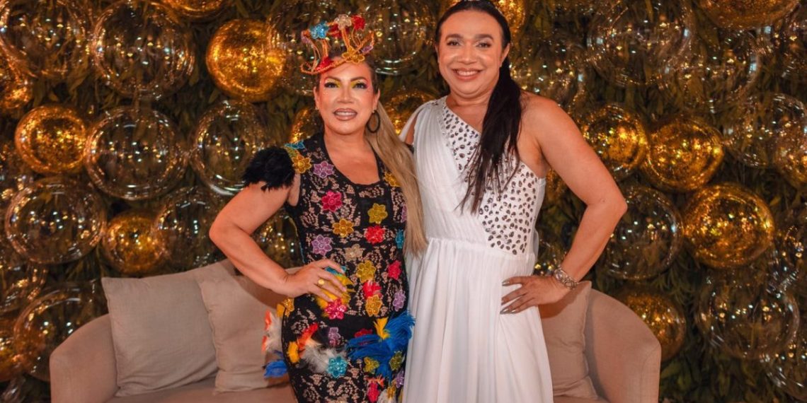Cláudio Carvalho e a apresentadora Karina Paz – Foto: Divulgação