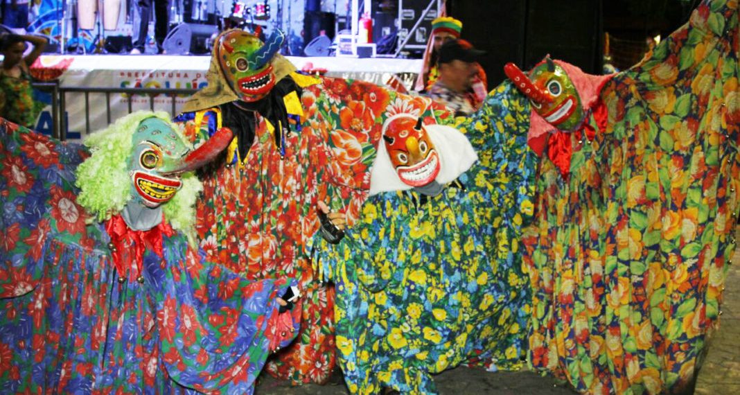 Bloco dos Fofões promove encontro carnavalesco no Silvio`s Bar