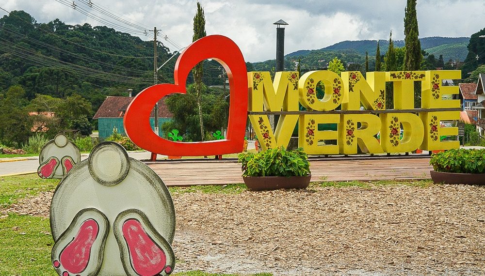 Monte Verde ganha uma decoração especial no seu portal de entrada e na sua avenida principal – Foto: Tom Araújo