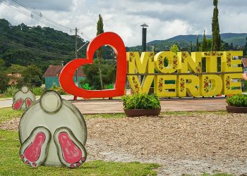 Monte Verde ganha uma decoração especial no seu portal de entrada e na sua avenida principal – Foto: Tom Araújo