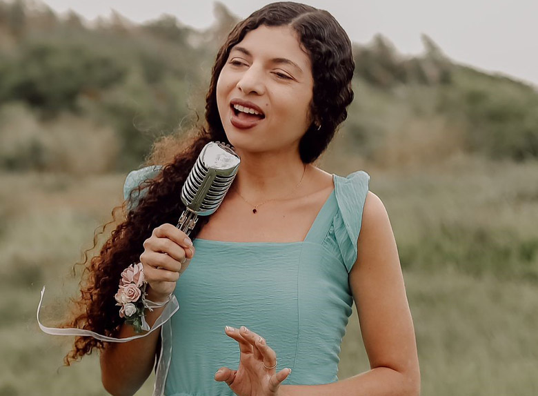 A cantora Janete Rocha, atração especial do Jantar do Dia da Mulher na Villa do Vinho Bistrô - Foto: Divulgação