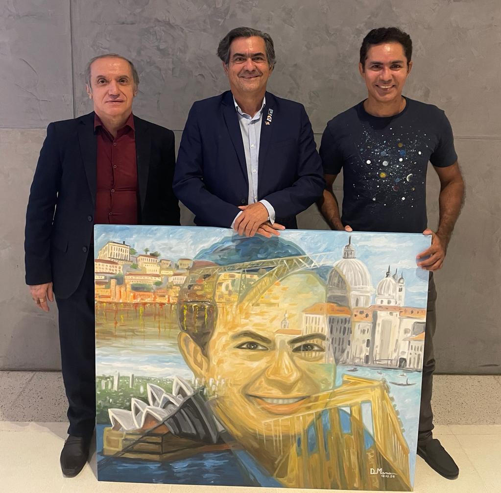 Luiz Thadeu Nunes com o presente recebido - Foto: Divulgação