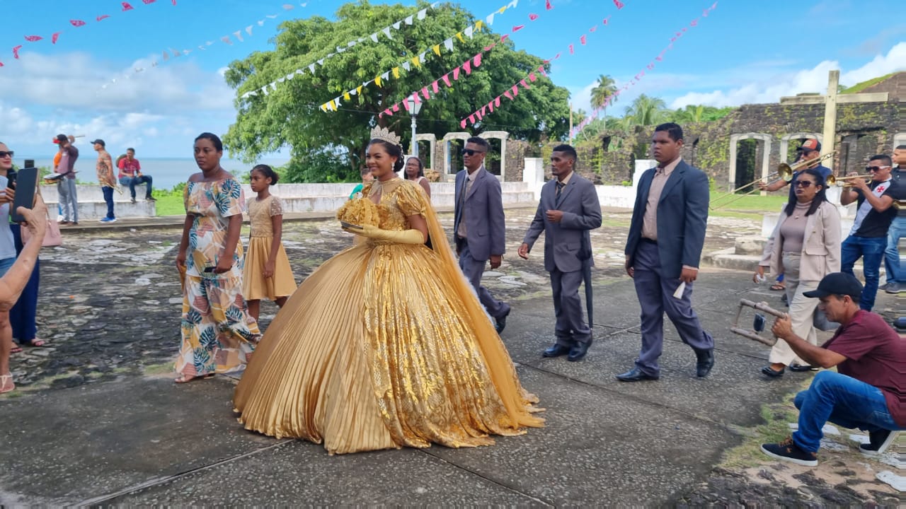 Os cortejos do Divino saem às ruas abençoando os devotos e recolhendo joias – Foto: Marilda Mascarenhas
