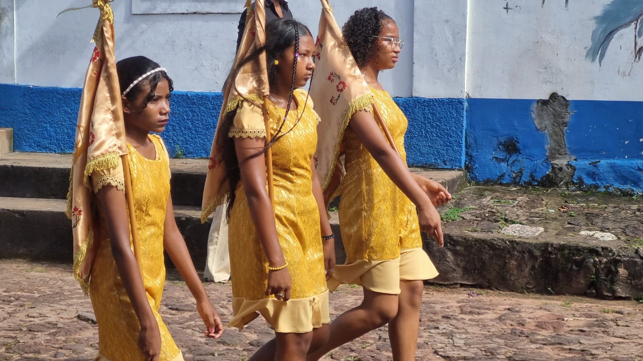As bandeirinhas do Divino são personagens importantes também nos cortejos – Foto: Marilda Mascarenhas