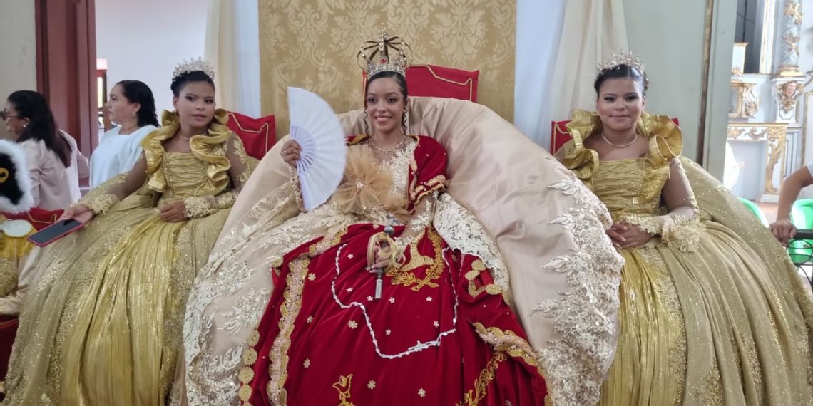 A Corte Imperial no Domingo do Meio, representada pelas crianças, muitas já nascem com a missão de servirem ao Divino – Foto: Marilda Mascarenhas
