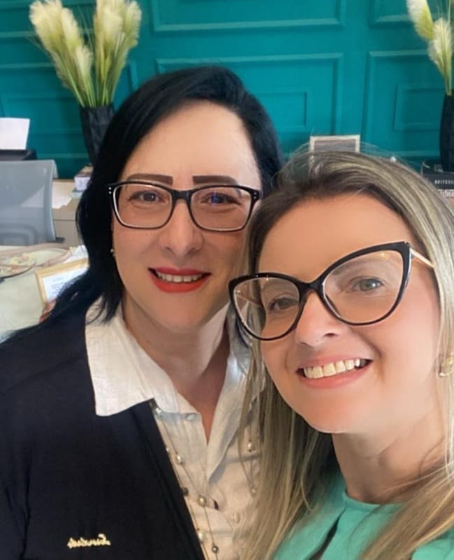 Lia Constante com Yara Muller da Travel Boutique de Campo Grande - Foto: Divulgação