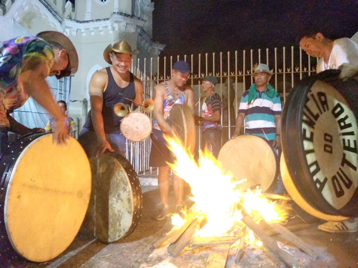 Agremiações folclóricas prestam suas homenagens a Santo Antônio na praçaAntônio Lobo no Centro de São Luís - Foto: Gutemberg Bogéa