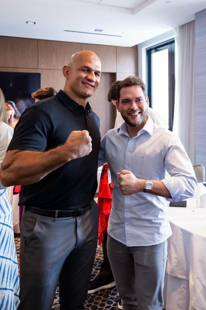 Em Miami  no evento “New Gen” sobre Governança Corporativa, o lutador de MMA e palestrante Junior Cigano, e o empresário maranhense Vinícius Braid, diretor do Laboratório Lacmar e conselheiro do Grupo Mercúrio - Foto: Divulgação